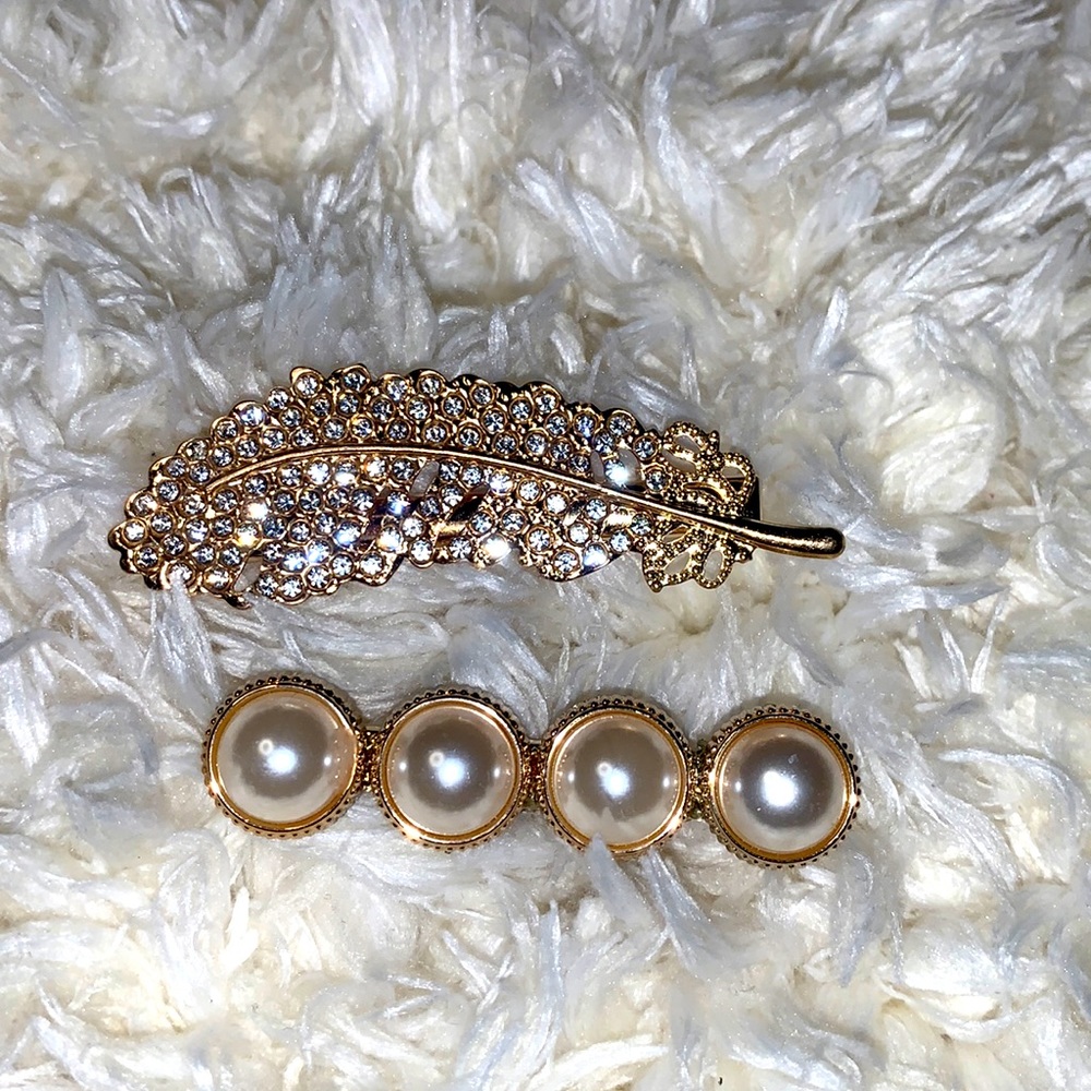 New Pearl & Gold Hair Clip Set of 2. Perfect for weddings or parties